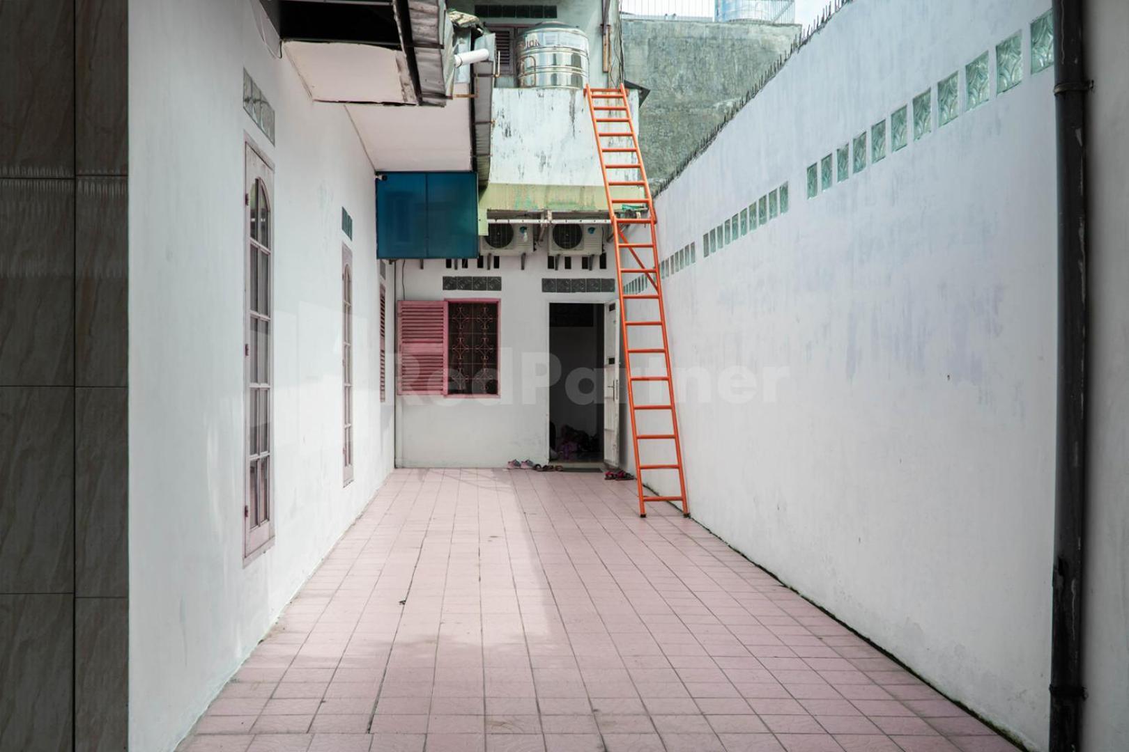 Asri Residence Near Jalan Iskandar Muda Medan Mitra Reddoorz Exterior photo